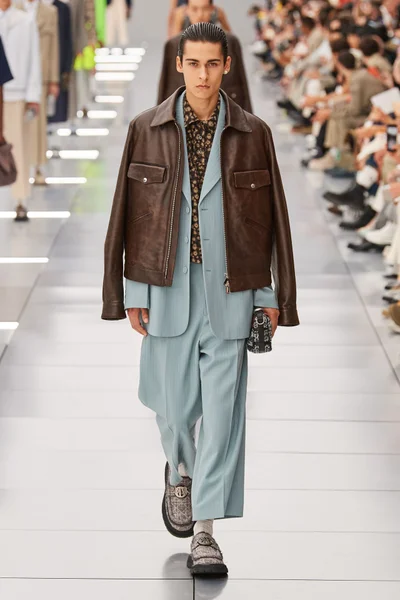 Look 14
